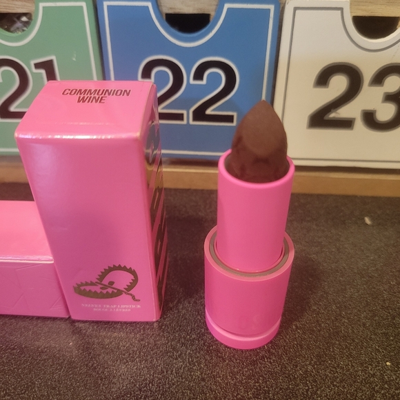 Jeffree Star Velvet Trap Communion Wine lipstick. - Picture 2 of 3